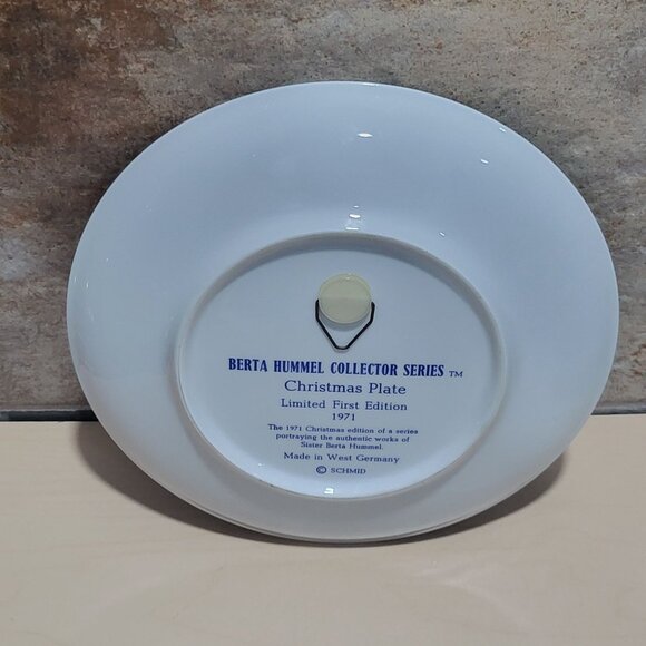 Schmid Hummel Christmas 1971 Decorative Wall Hanging Plate - Picture 4 of 10